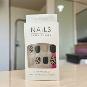 Black & Light Gray Leopard Print Press-On Nails | 24pcs DIY Nail Set